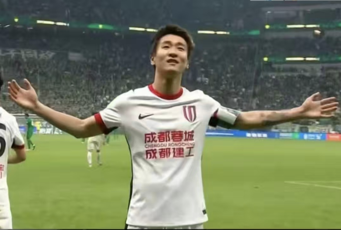 500万网彩票-中国第1前锋 31岁韦世豪霸气回应工体看台：10分造2球 疑逃过红牌